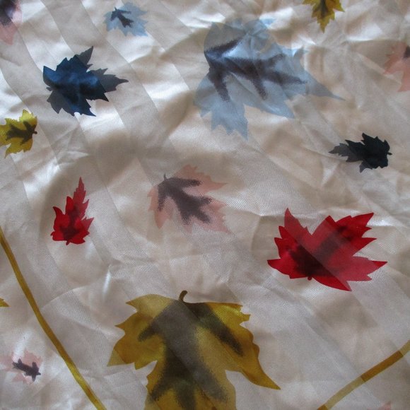 1970s silk maple leaf  scarf - Picture 6 of 6